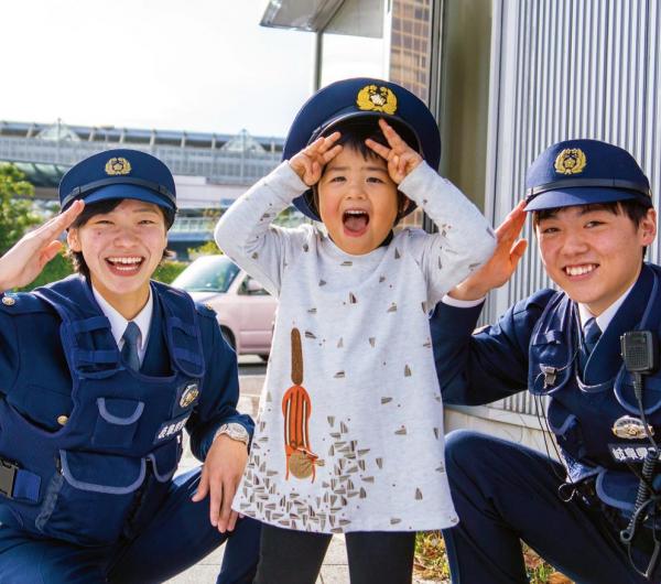 警察官の笑顔