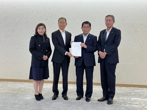 知事へ手交