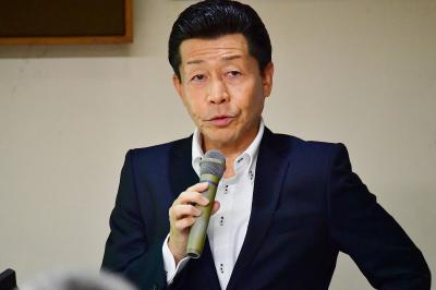 講師