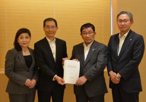 知事へ手交