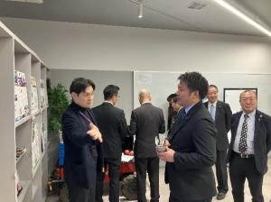 スタートアップ事業化センターにおいて、施設概要について、説明を受ける委員