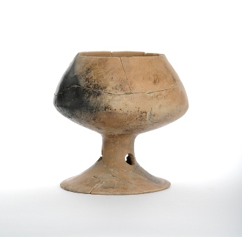 荒尾南遺跡から出土した弥生時代後期の高坏