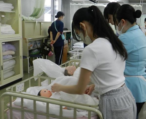 新生児人形3