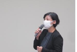 講師