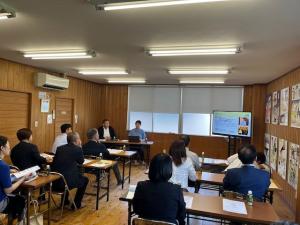 三承工業株式会社おいて、会社風土の改革について説明を受ける委員