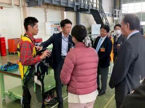 長野県警察山岳遭難救助隊において、山岳救助などについて、説明を受ける委員