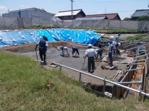 森部表遺跡の発掘区調査風景です