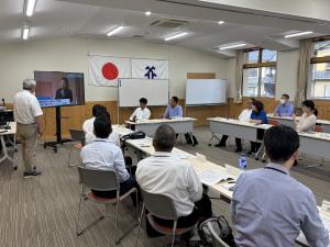 南高山地域観光連携協議会において、観光商品の開拓、情報発信及び他地域との連携強化等について説明を受ける委員