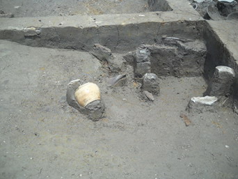 小型片口壷出土状況 小型片口壷出土状況