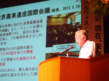 講演する武内和彦氏