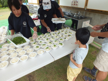 鮎そうめんのふるまい