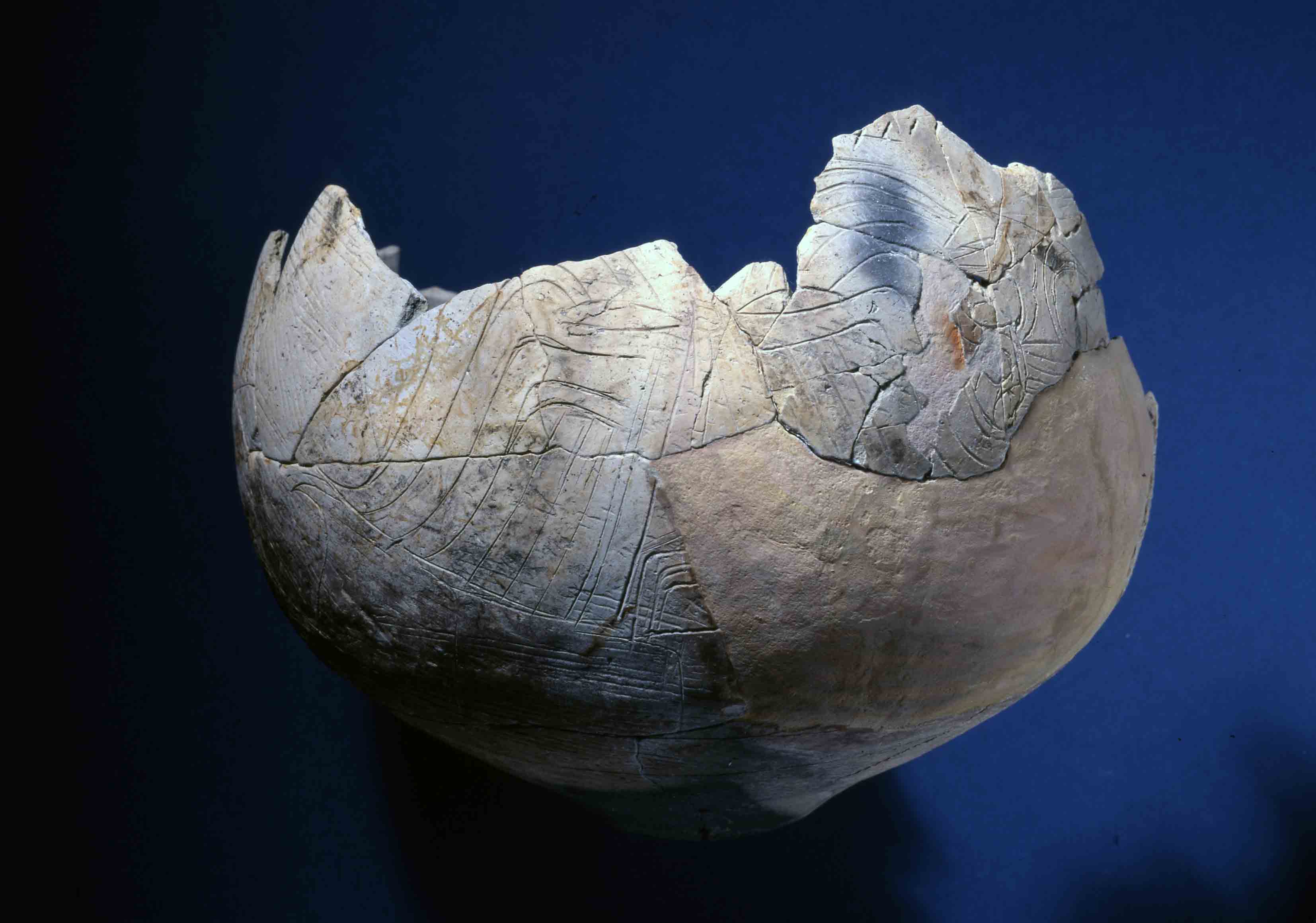 今宿遺跡の人面文が描かれた弥生土器 今宿遺跡の人面文が描かれた弥生土器