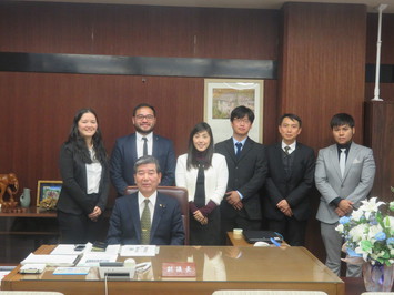 岐阜県南米県人会若手リーダーによる表敬訪問の様子 岐阜県南米県人会若手リーダーによる表敬訪問の様子