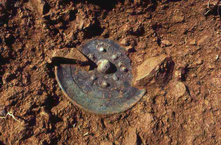 砂行1号古墳銅鏡出土状況 砂行1号古墳銅鏡出土状況