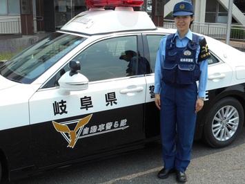 女性警察官