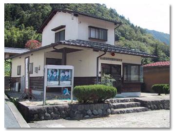 東駐在所画像