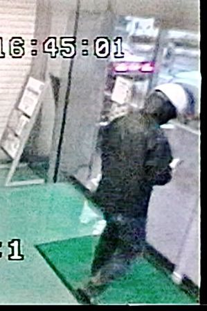 hai1 容疑者の後ろ姿の画像1